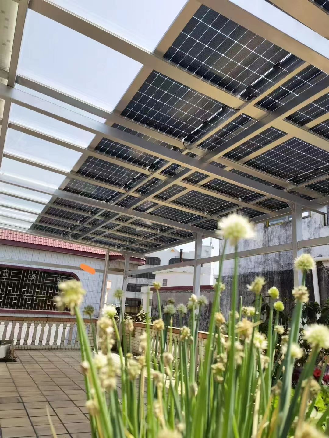百色别墅家用屋顶太阳能发电系统安装